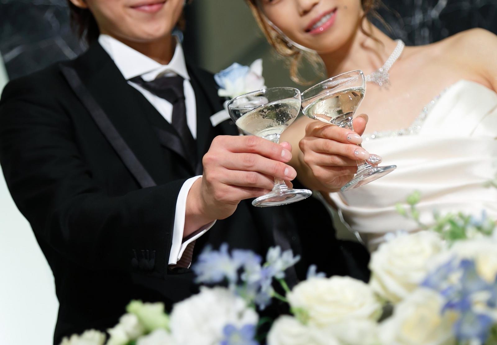 パーティのスタートを彩る乾杯の音