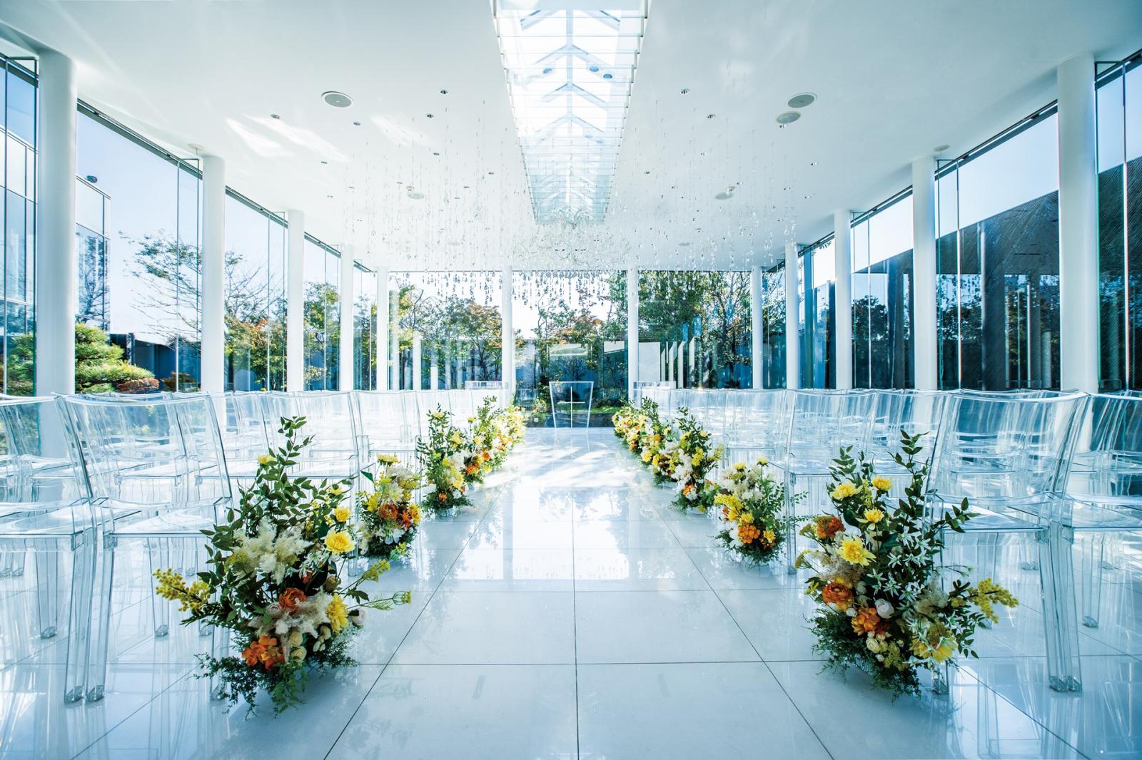 水に浮かぶクリスタルチャペル