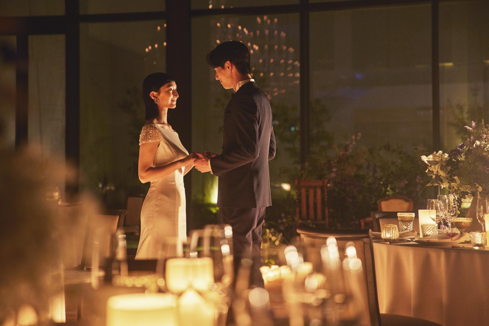 おふたりで残すお写真もナイトタイムならたっぷりロマンチックに