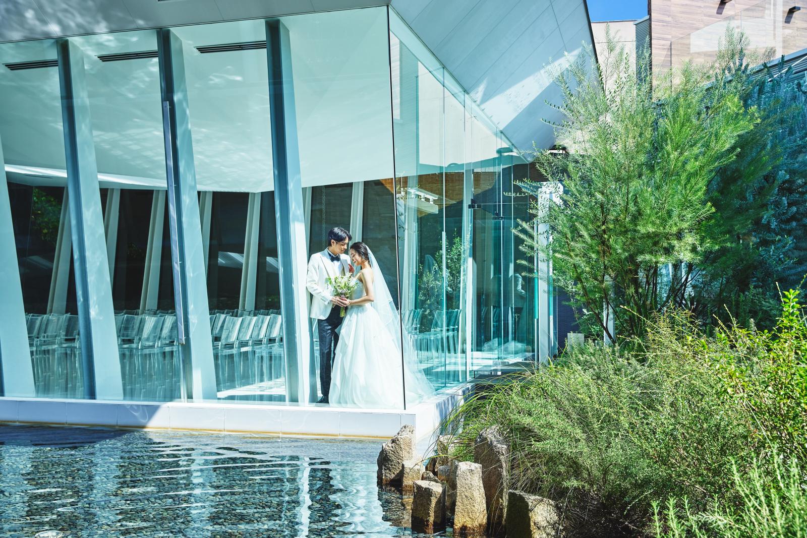 水・光が溢れる洗練空間。永遠の愛を誓う特別なセレモニースペース