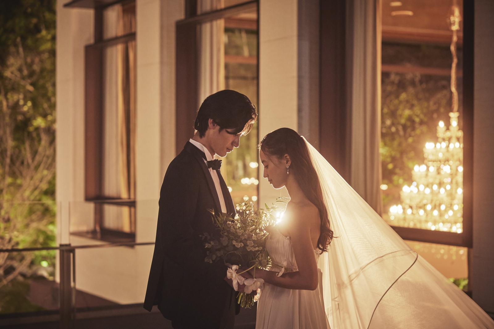 煌めきがふたりを美しく照らすナイトタイム