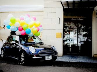 バルーンやお二人の車を飾ることも可能！貸切だから大胆コーデも叶う。