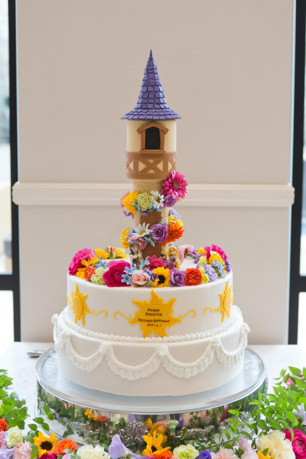 結婚式のテーマやイメージに合わせてケーキのデザインを考えましょう♪