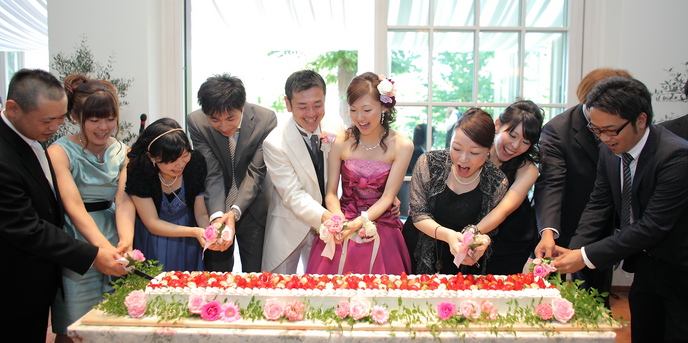超ロングケーキでみんなで入刀！ありきたりな結婚式のケーキカットも、ピエトラではただでは終わらない☆