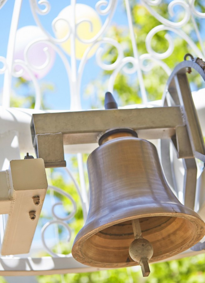 カリヨンの鐘の音色は聞いた人はみんな幸せになれるという言い伝えがあります。