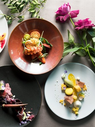 見た目にも楽しい料理の数々が、ゲストのテーブルを彩る