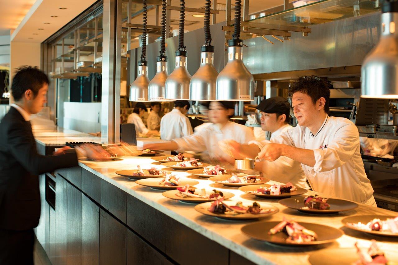 おもてなしの料理は、世界中の新鮮食材を取り入れたモダンシーフードフレンチ