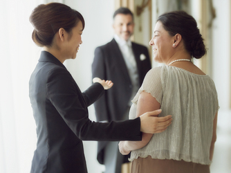 ご両親のエスコートも会場スタッフがしっかりとフォロー