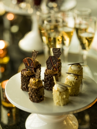 小さなスイーツひとつにも、シェフ・パティシエの繊細なこだわりと技術が光る