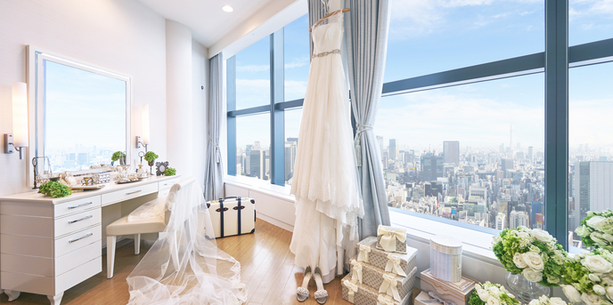 セレモニーやパーティまでの準備時間を過ごすブライズルームは、広々とした余裕ある空間