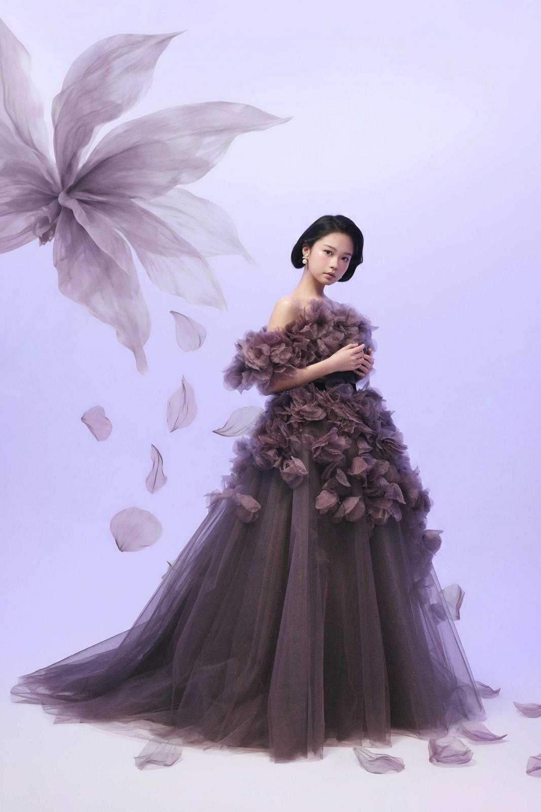 落ち着きと華やかさを併せ持ち、大人花嫁にぴったりのカラードレス