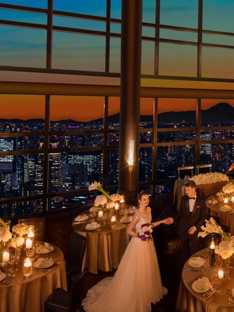 天空のパーティ会場ならではの、圧巻の眺望はゲストへのサプライズにも