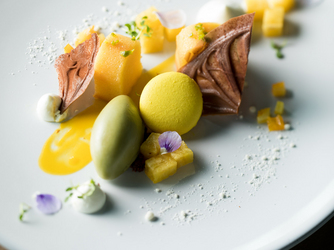 ふたりのこだわりとおもてなしの想いを、シェフとプランナーが形にする