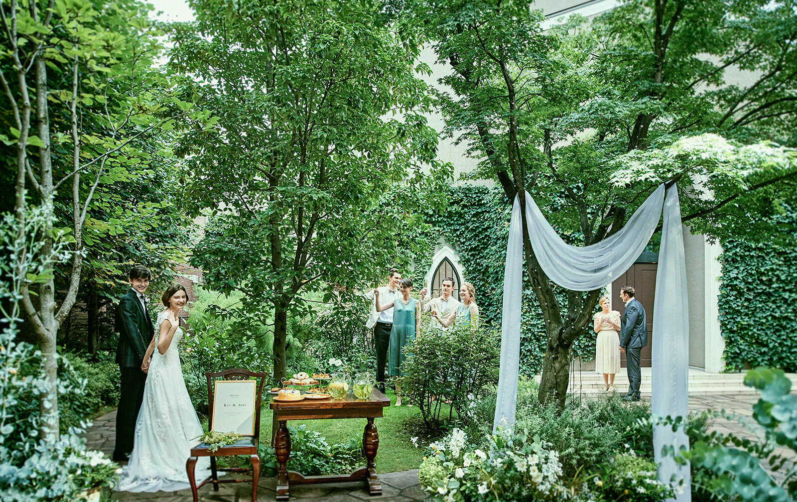 天井高7mを誇る独立型の教会。木目の温かさを感じられる優しい雰囲気をが特徴。