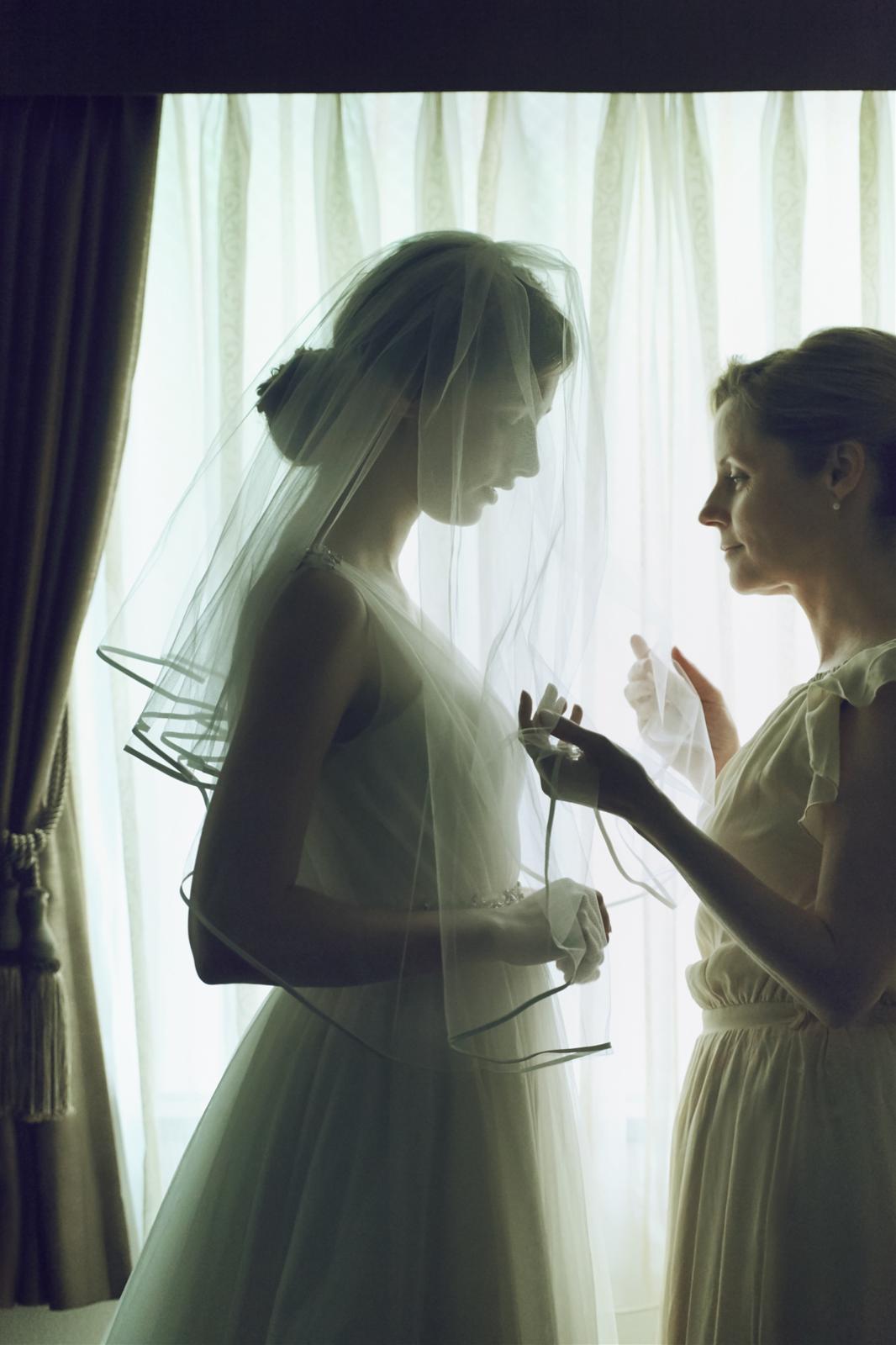 母親からの愛情あふれるベールダウンは一生の思い出に