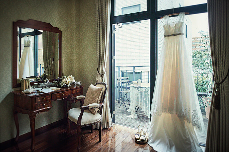 当館はファーストミートを執り行うため、新郎新婦別の支度部屋を用意。挙式で初めてドレス姿をお披露目する