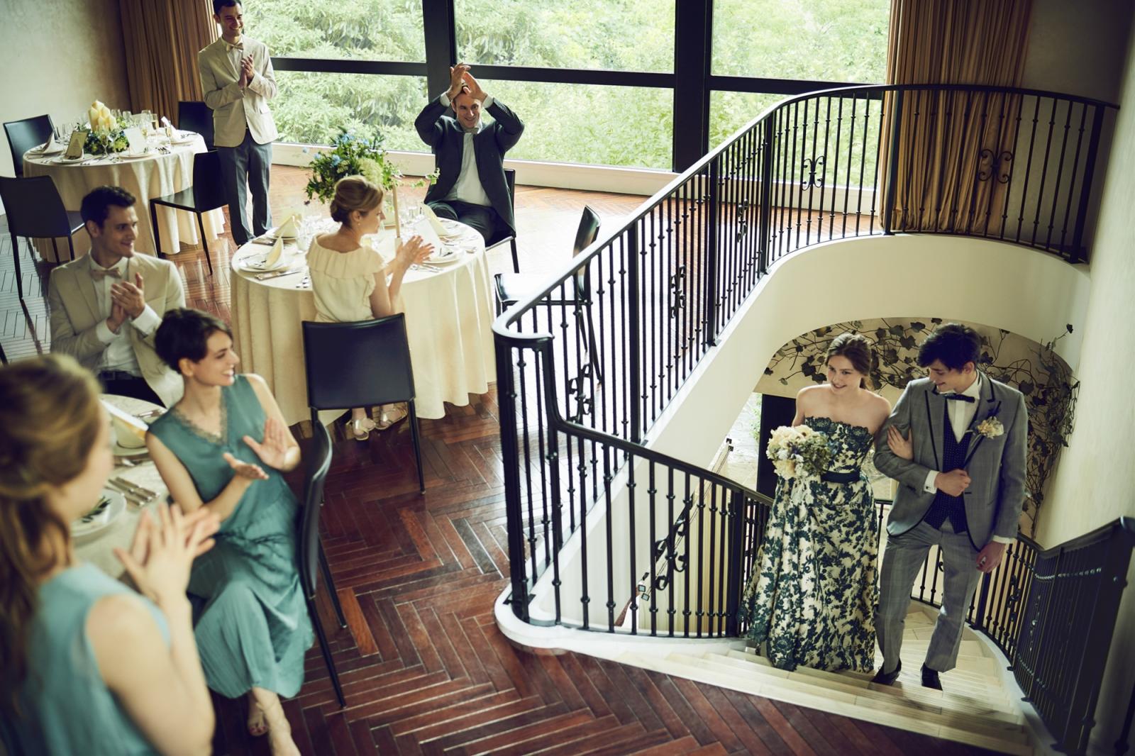 たくさんの祝福と歓声が包み込むパーティが幕をあける。おふたりのこだわりが詰まったウエディングでゲストを笑顔にさせよう