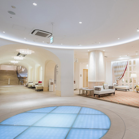 広々としたお待合スペースは遠方からお越しのゲストもゆったり寛げる空間