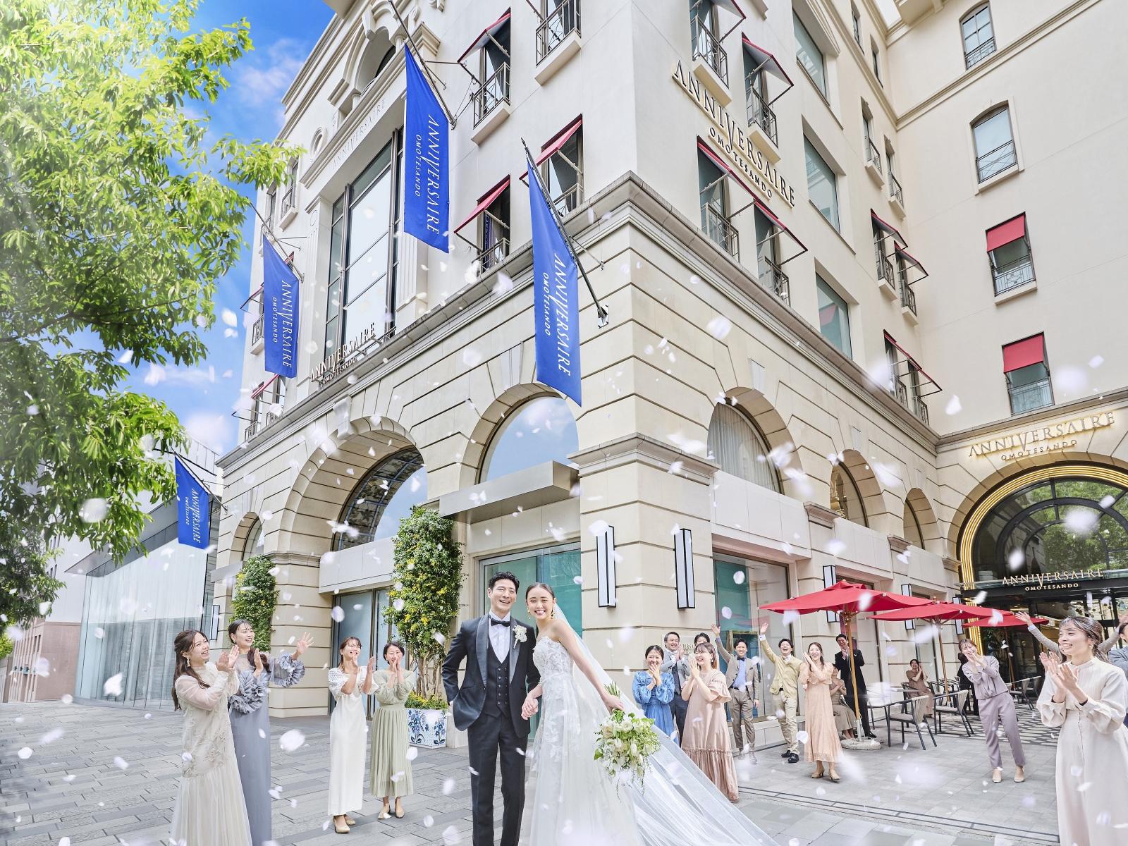 表参道のメインストリートで、街からの祝福に包まれる。街にもウェディングの舞台を広げることで生涯忘れられない、特別な時間をお届けします。