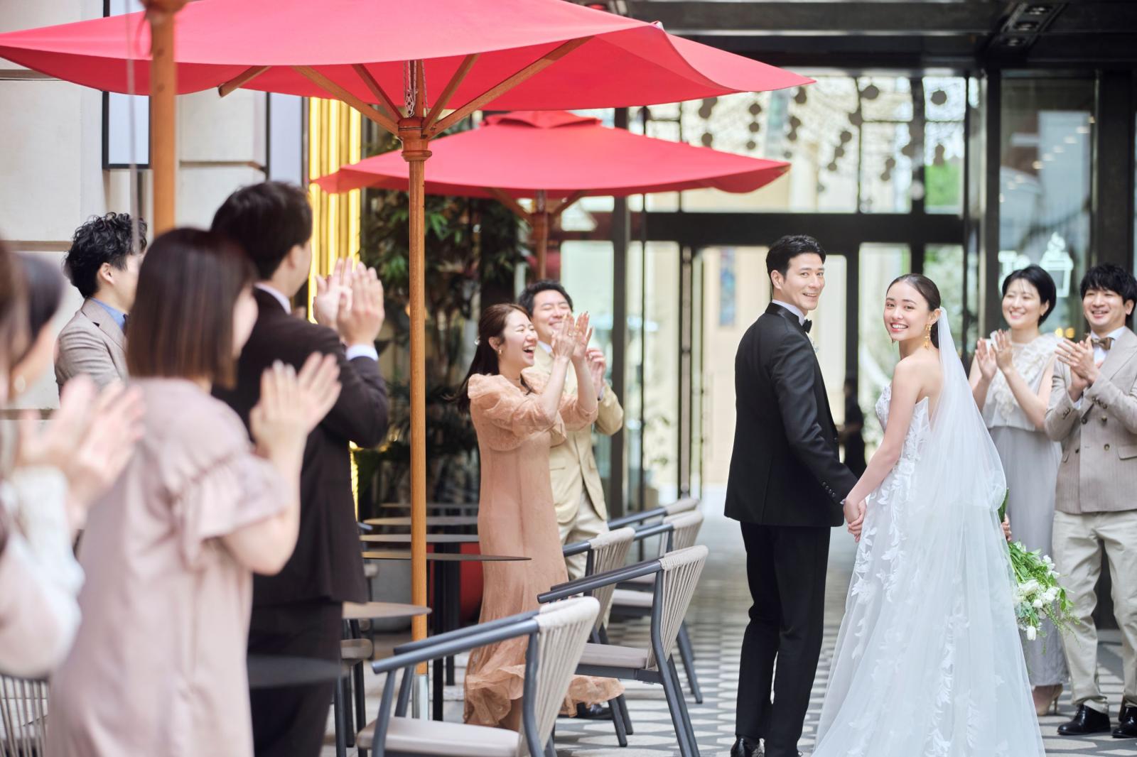 表参道の街さえもおふたりを祝福するための舞台に変えるアニヴェルセル表参道