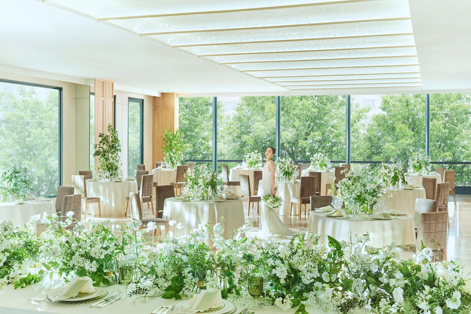 セゾン『四季折々の表参道の自然を体感』。252名着席可能な広々とした会場なので、大勢のゲストを招待しても、ゆったりと贅沢にも使える開放的な空間