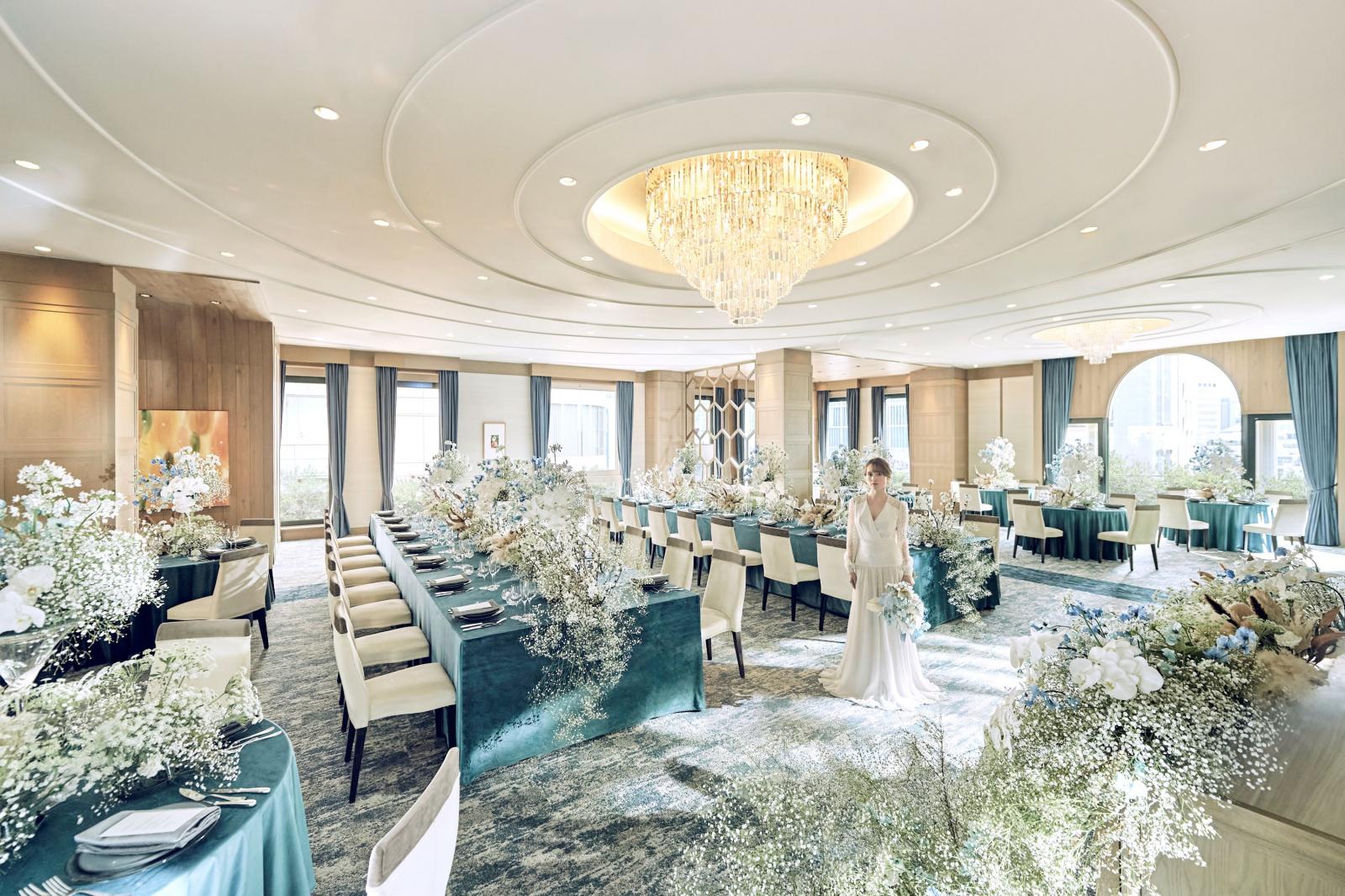 オリエンタルなテイストのデザイン。<br />
装飾に用いられた文様やシャンデリアなど、足を踏み入れるとどこかエキゾチックな香りを感じさせられるサロン。堅苦しくなく、非日常の時間をお過ごしいただけます。