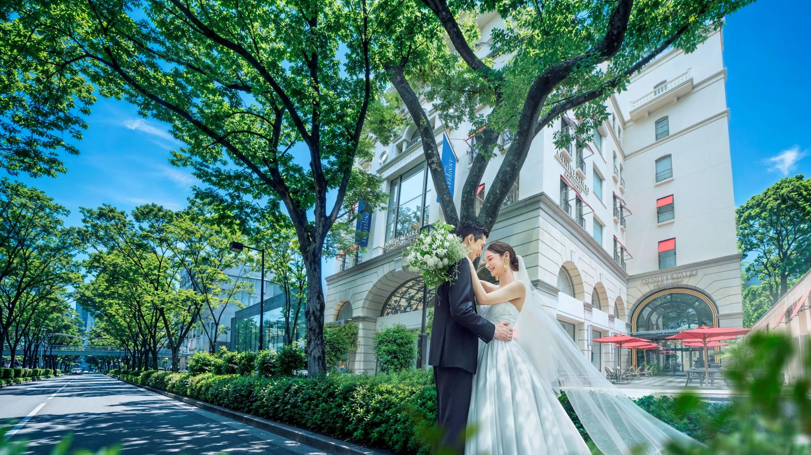 表参道のメインストリートで、街からの祝福に包まれる。街にもウェディングの舞台を広げることで生涯忘れられない、特別な時間をお届けします。