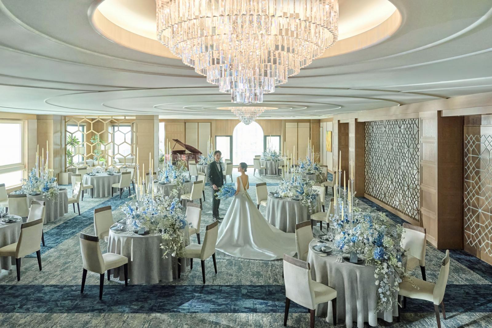 オリエンタルなテイストのデザイン。<br />
装飾に用いられた文様やシャンデリアなど、足を踏み入れるとどこかエキゾチックな香りを感じさせられるサロン。堅苦しくなく、非日常の時間をお過ごしいただけます。