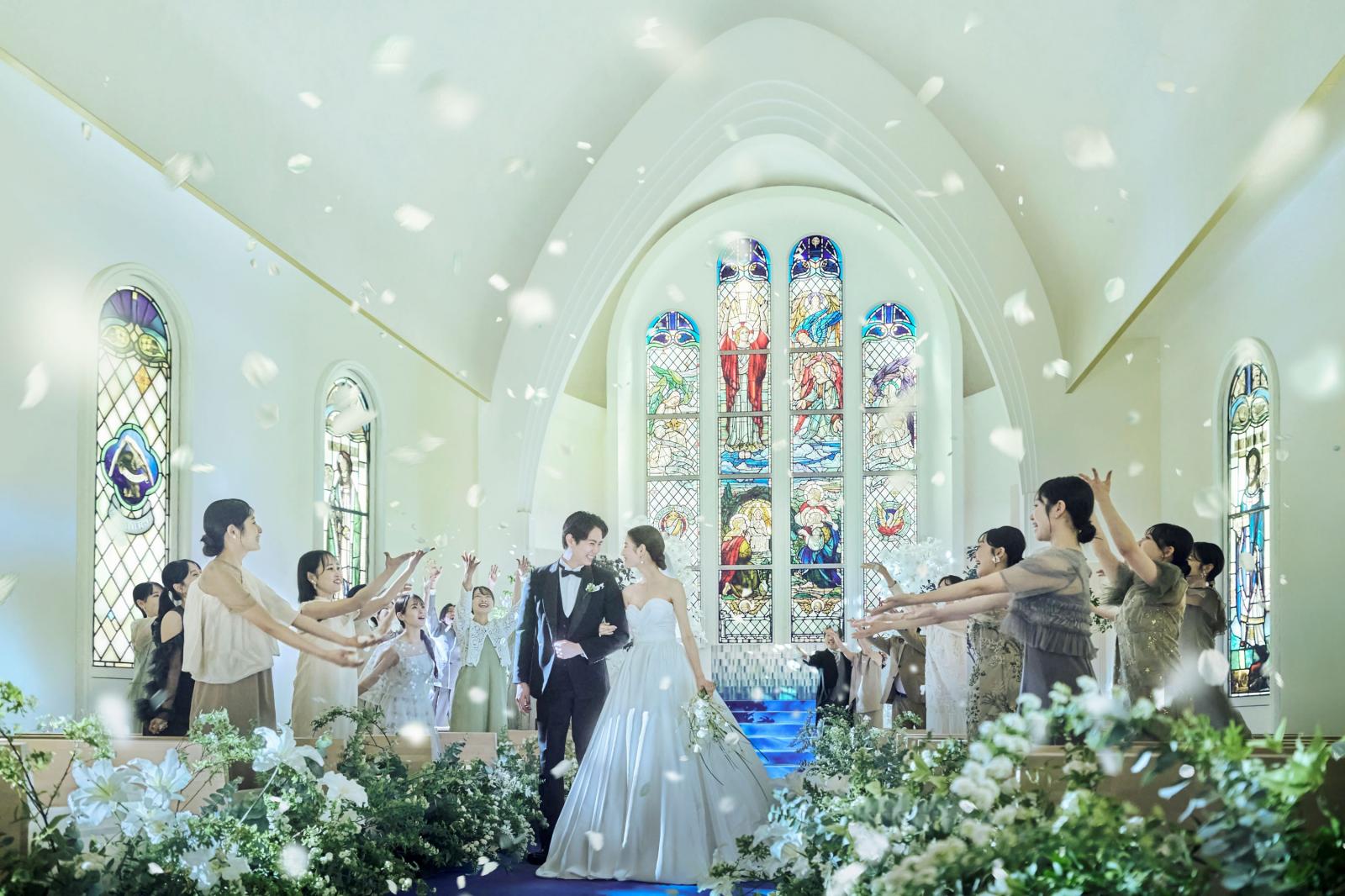 ファーストミート<br />
<br />
結婚式当日、準備を終えたご新郎ご新婦がお互いの姿を初めて見せ合うファーストミート。新しい誓いを立てるおふたりの大切な時間です