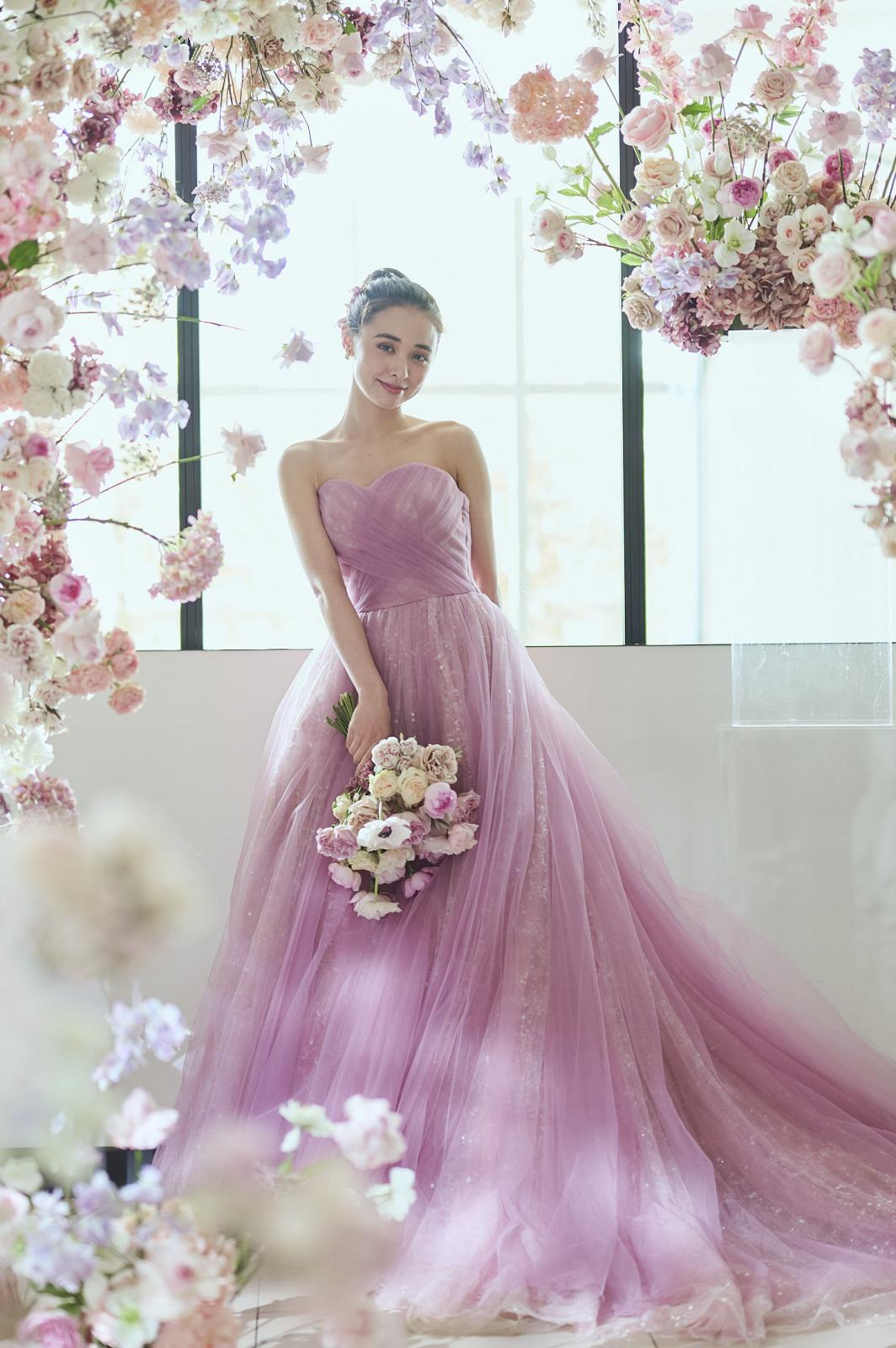 カラードレスも豊富なラインナップ