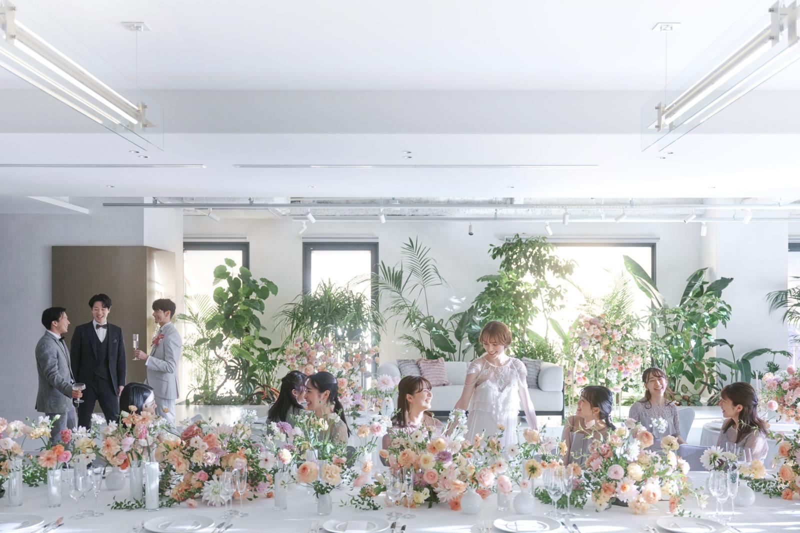 唯一無二の作品・時間を創造するアトリエ<br />
<br />
ハイブランドブティックを彷彿とさせる空間で、個性を自由に描くことができる最新トレンドを纏った新感覚フロア