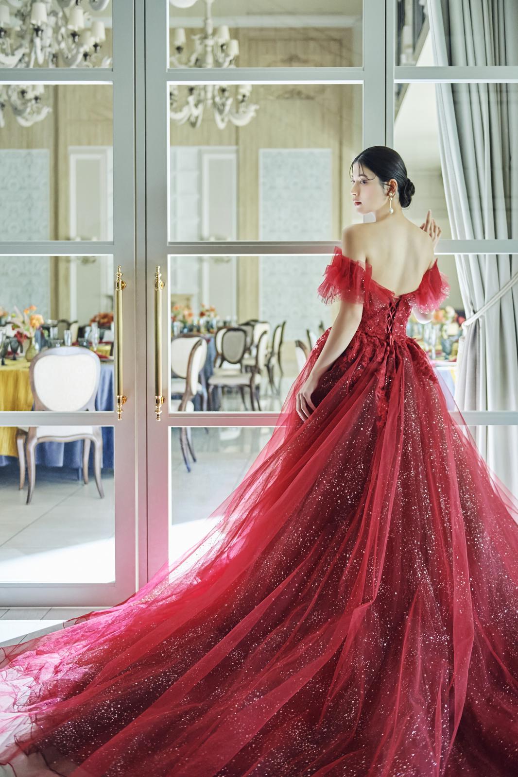 トレンドのチュールドレス