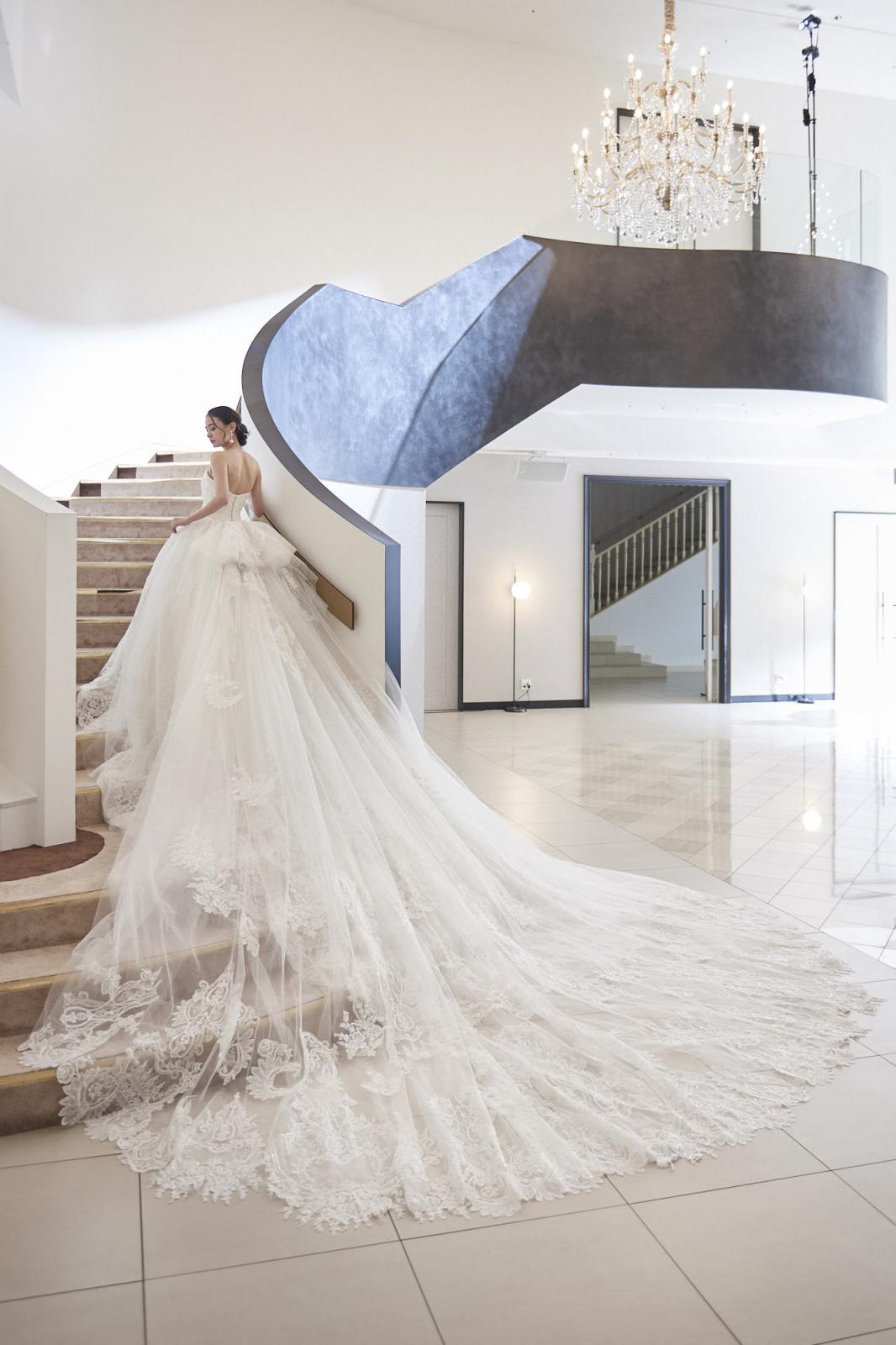 シンプルなドレスから華やかなドレスまで幅広いラインナップから選べる