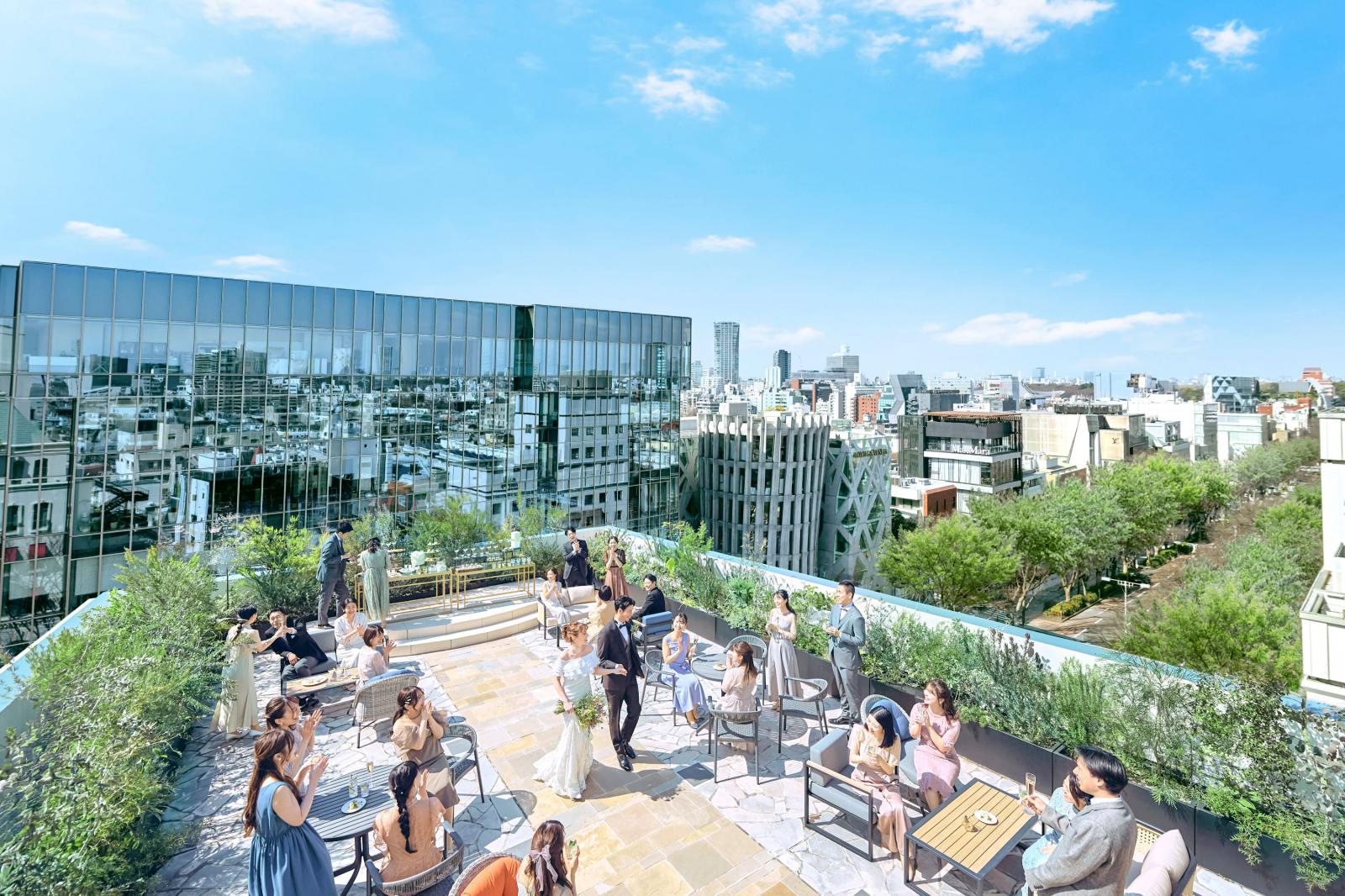 表参道サイドと新宿サイド、日本を代表するビューを楽しめるふたつのテラスを備えるバンケット。新宿方面を眺めれば夜景を、表参道を見晴らせば賑やかに。シチュエーションに応じた体験が創りあげられます。