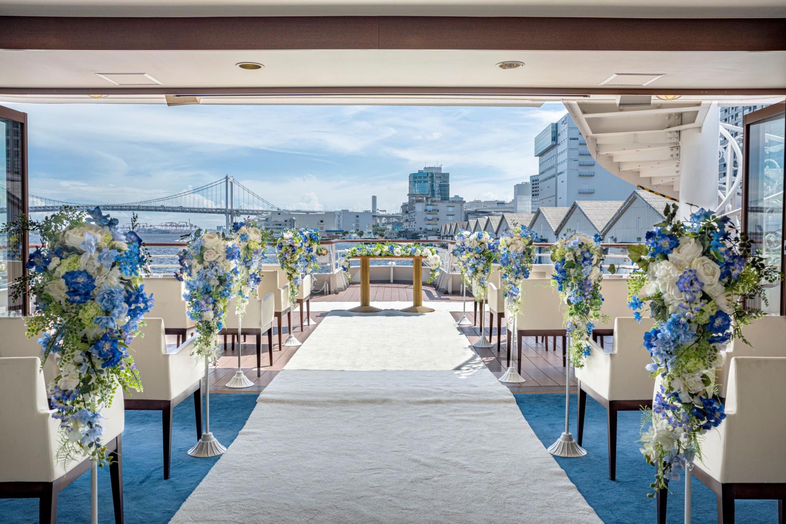 海の上、船上で誓うおふたりの未来を大航海に例えて、ゲストとともに体感する結婚式です。