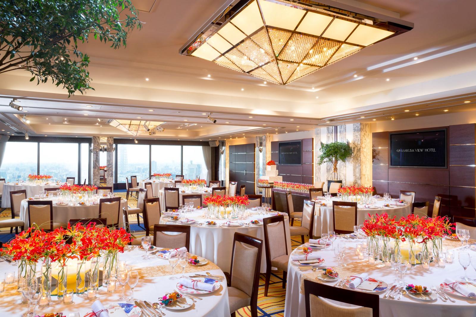 扉を開けた瞬間飛び込んでくる東京の景色<br />
スカイツリーや浅草寺など観光気分が味わえる街並み