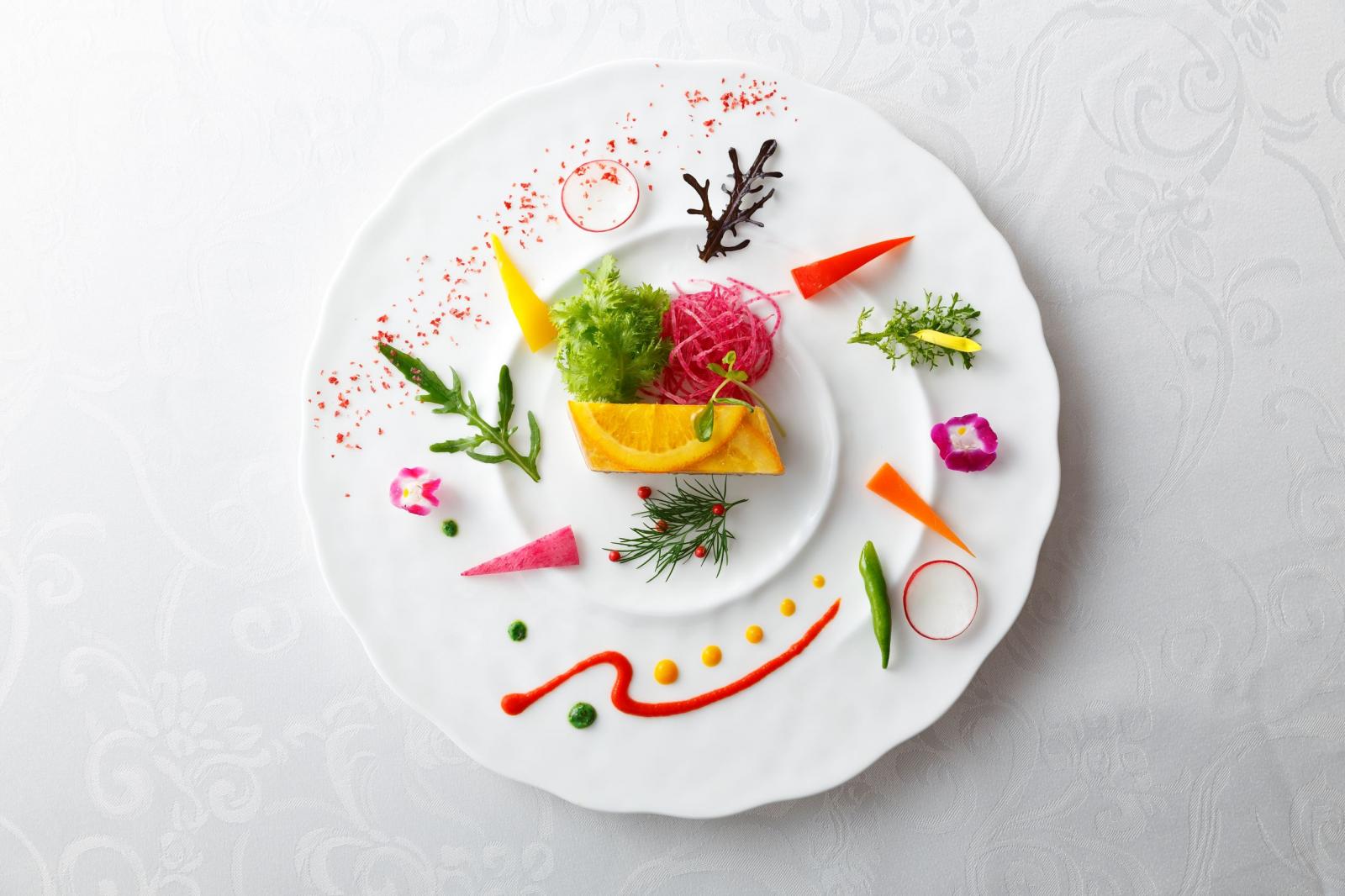 その時期ならでは旬の食材、季節感と見た目を大切に