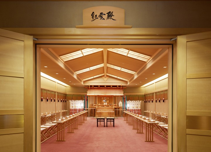 お台場で唯一の本格神殿<br />
天照大神の御霊を祀る神殿。古式ゆかしい日本の結婚式を執り行うことができます。