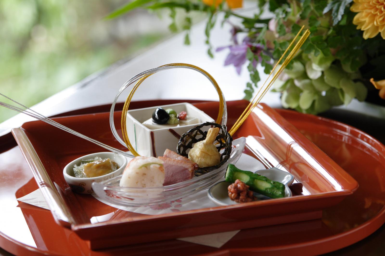 めぐる季節とともに変わりゆく 繊細な味わいをご提供