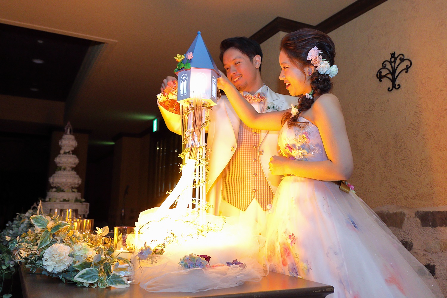 コーディネイトと演出をリンクさせるのもおしゃれ☆ドレス映えも演出映えもする会場。