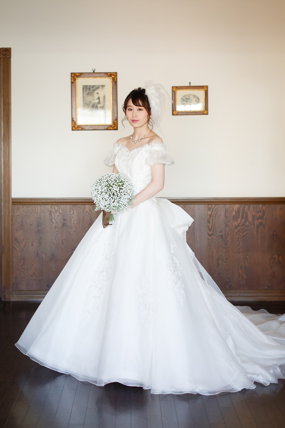 人気のパフスリーブは甘すぎない大人かわいい