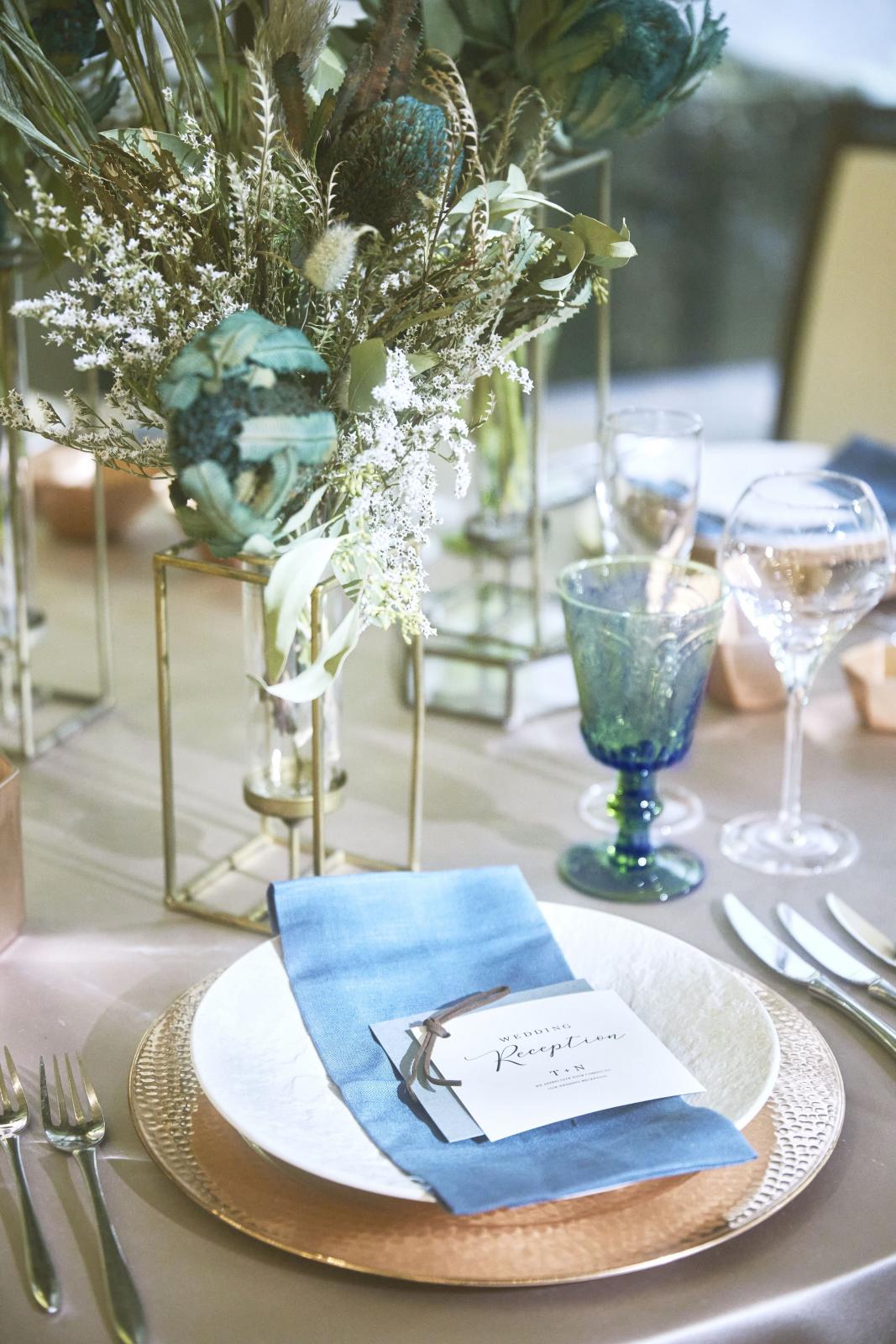 お花の打ち合わせはフローリストが希望のイメージを直接伺い、一つ一つデッサンをおこしていく