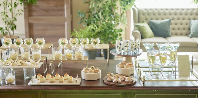 ひとつ、ひとつ繊細なデザインで仕上げられたスイーツの数々はすべてパティシエの手作り。二人のパーティのテーマやコンセプトにあわせてカラーやモチーフをアレンジしている