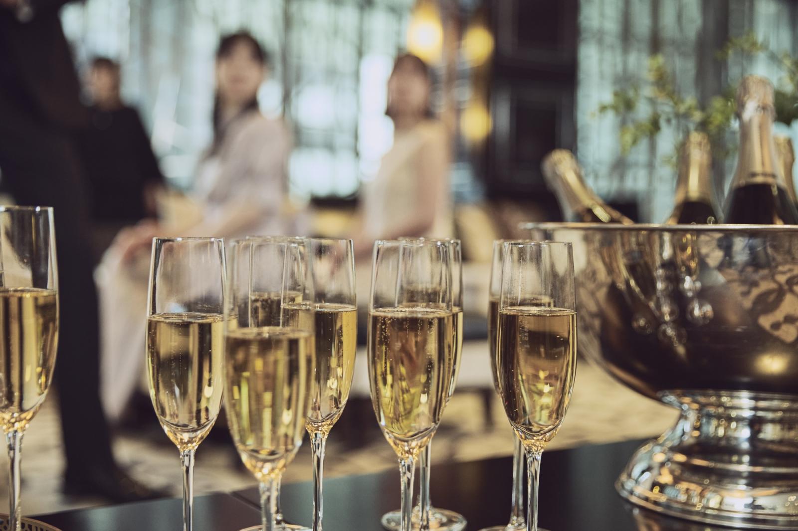 エレベーターを降りた目の前が待合に。すぐに友人を見つけることができるのも嬉しい