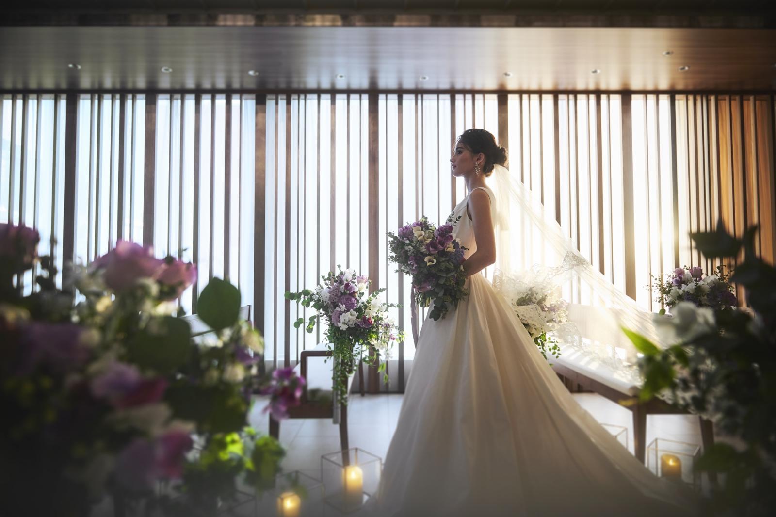 全館貸切だからチャペルも自由に使える。お色直し後のドレスや夕刻シーンなどの撮影も叶う