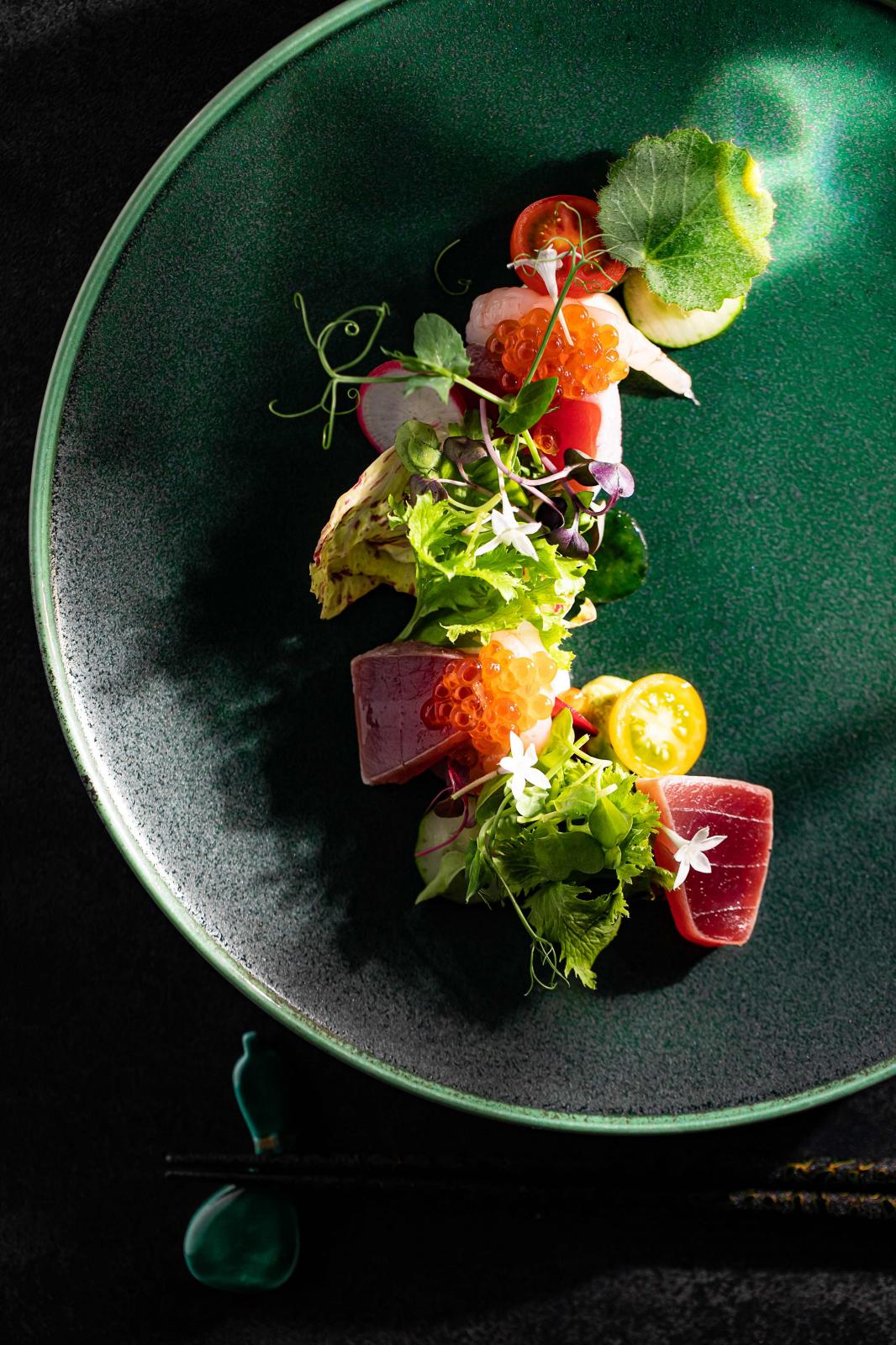 スペシャリテの「SUSHI」は鮮魚と玄米ムースや茗荷のマリネなど和の食材とのマリアージュを楽しむ逸品