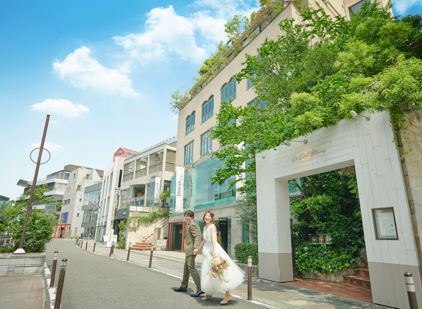 個性的なショップが多く立ち並ぶキャットストリート沿いに佇む Le Ciel Blanc