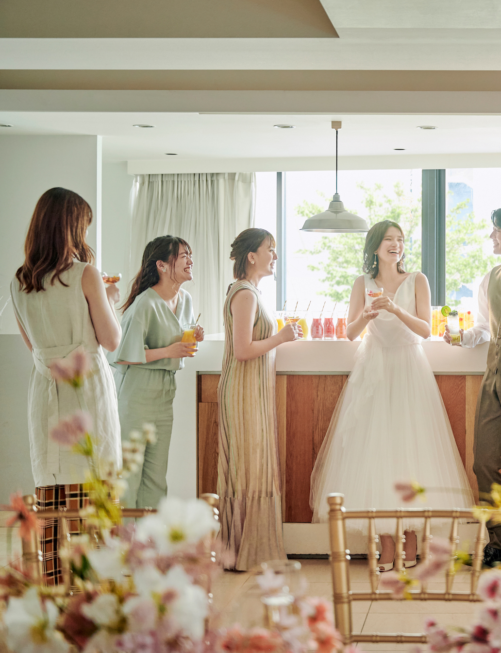ちょっとしたドリンクやフードをセットすればカウンターでの時間も楽しめる新しいカタチのWeddingに