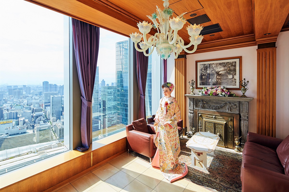 お支度はVIPルーム「Gloge」にて。クラシックなインテリアに囲まれて優雅にお支度を。