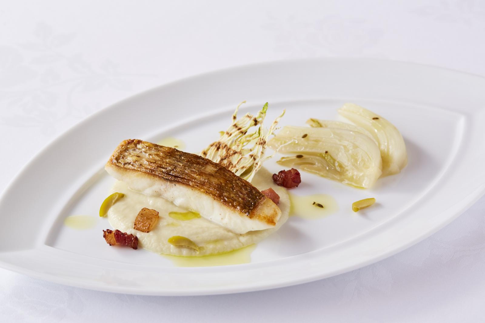 グアンチャーレのパールとグリーンオリーブ ウイキョウのクレーマと共に